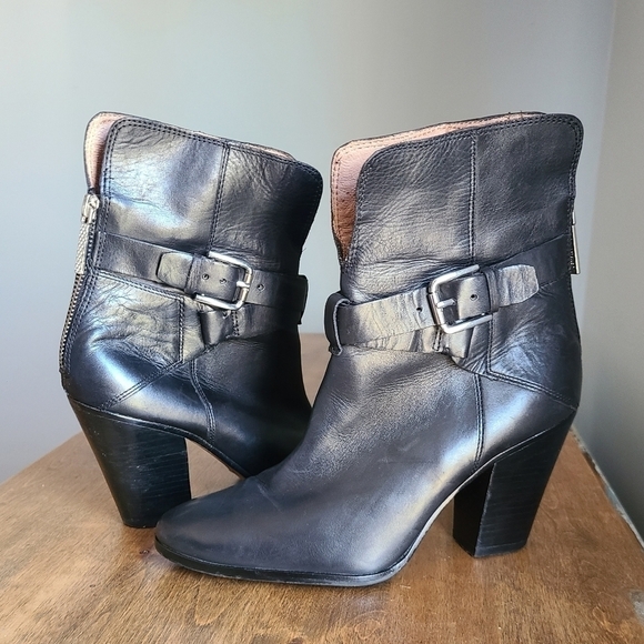 DONALD J Pliner Sarje Ankle Boots - Picture 2 of 16